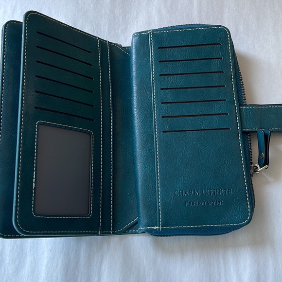 CHARM INFINITE Waxy PU Leather RFID Blocking Long Wallet Wrist Strap, green - Picture 4 of 6